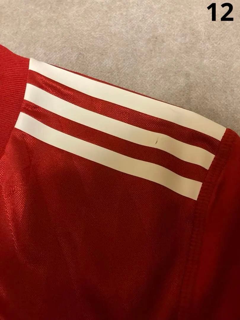 リバプールFC10/12選手モデルユニフォーム&特製記念ペナント[限定BOX]