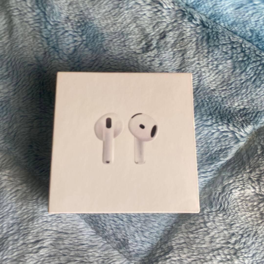 AirPods4本体 ホワイト 充電ケース付き　刻印入りになります