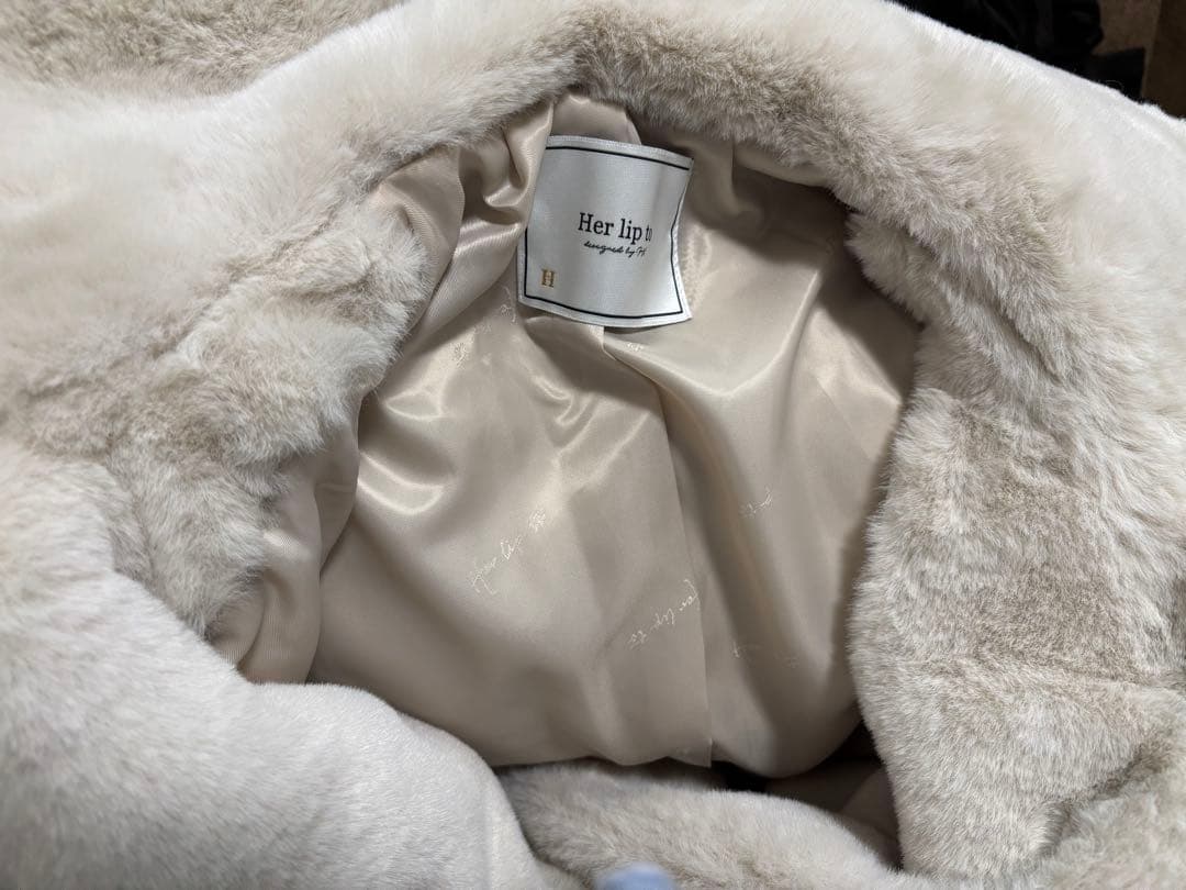 【Mサイズ】herlipto Winter Love Faux Fur Coat