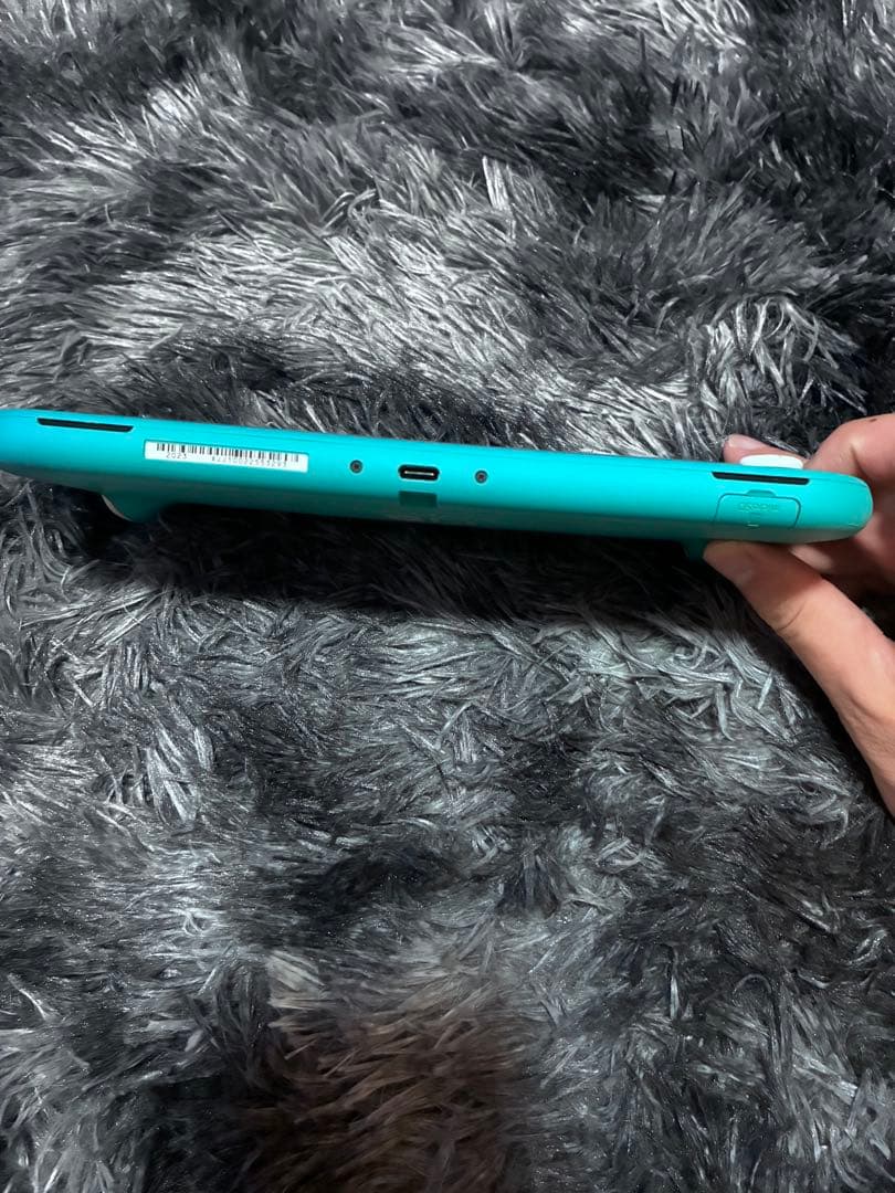 【新古品】【いいねで値下げ】Nintendo スイッチライト 本体と充電器