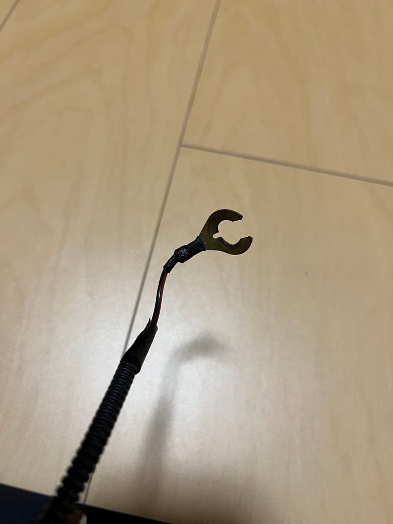 バッテリー　カバー　車両盗難防止　プラド