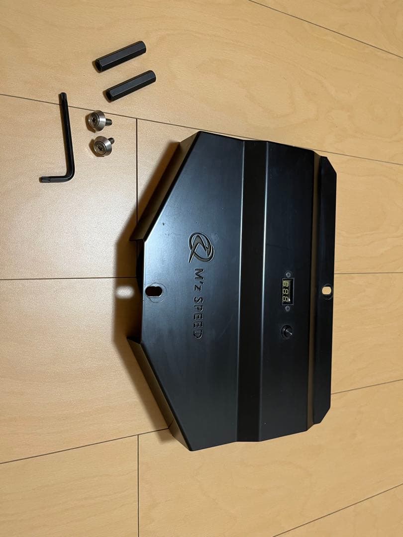 バッテリー　カバー　車両盗難防止　プラド