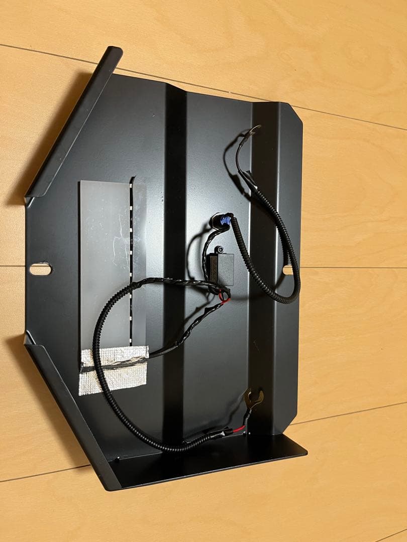 バッテリー　カバー　車両盗難防止　プラド