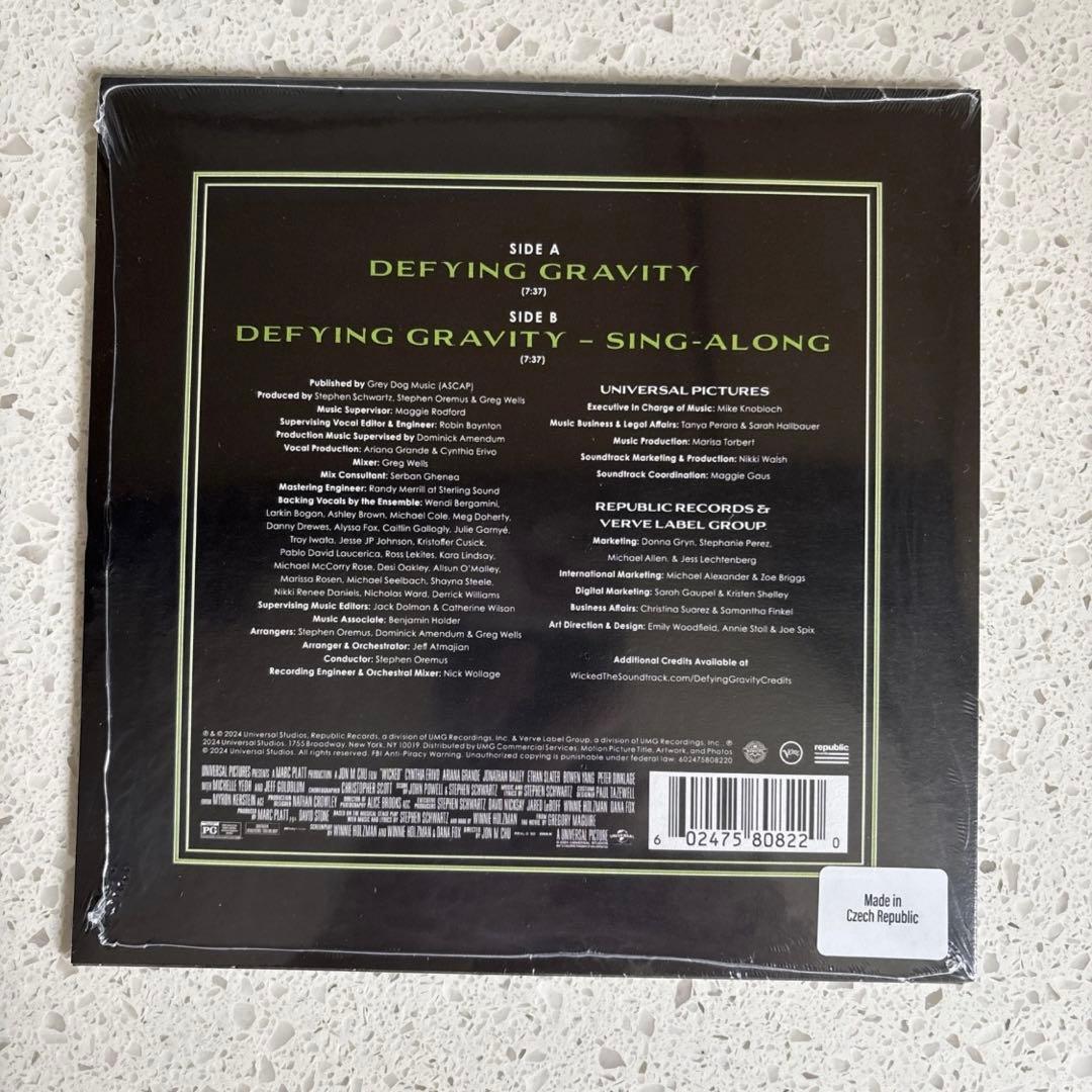 Ariana Grande Popular DefyingGravityレコード