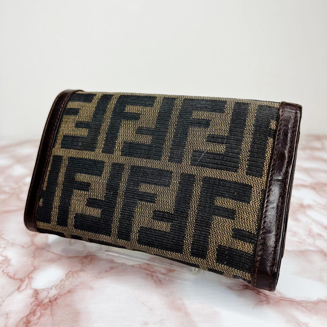 【極美品】FENDI 二つ折り財布　折り財布45