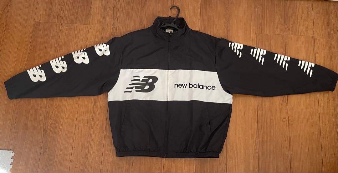 new balance ナイロンセットアップ ブラック/ホワイト　サイズXL