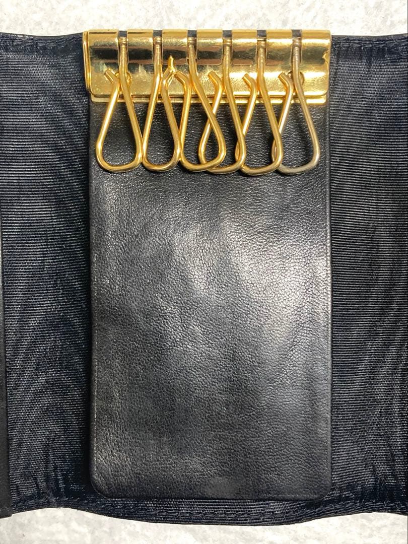 良品　CHANEL シャネル　パテントレザー　ココマーク　6連キーケース