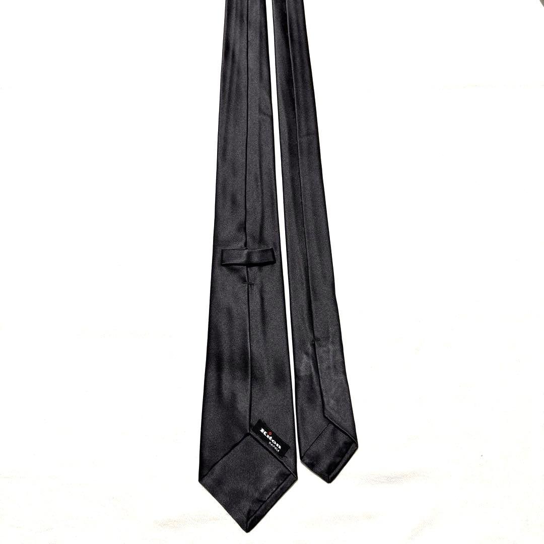 極美品　Kiton キートン　ネクタイ　濃灰　セッテピエゲ　肉厚　光沢
