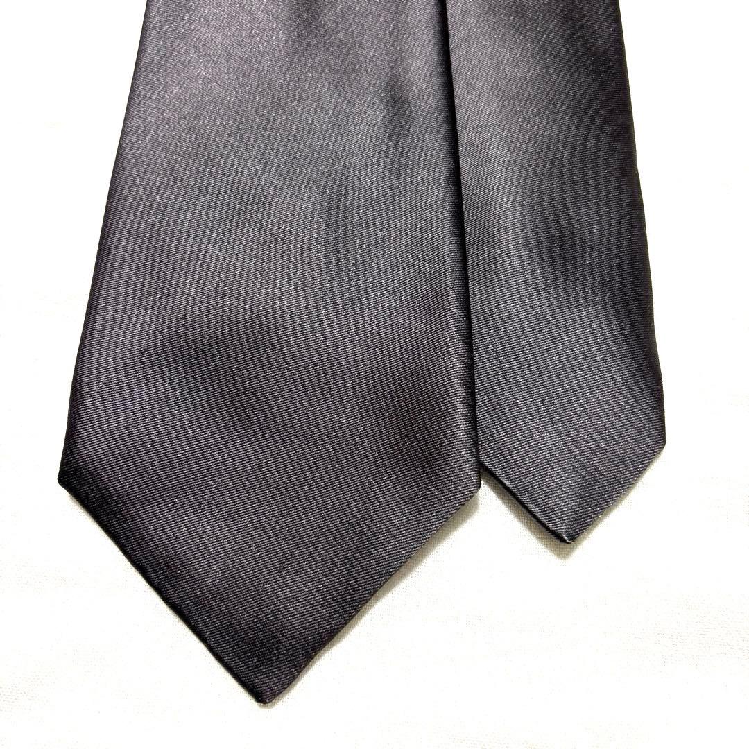 極美品　Kiton キートン　ネクタイ　濃灰　セッテピエゲ　肉厚　光沢