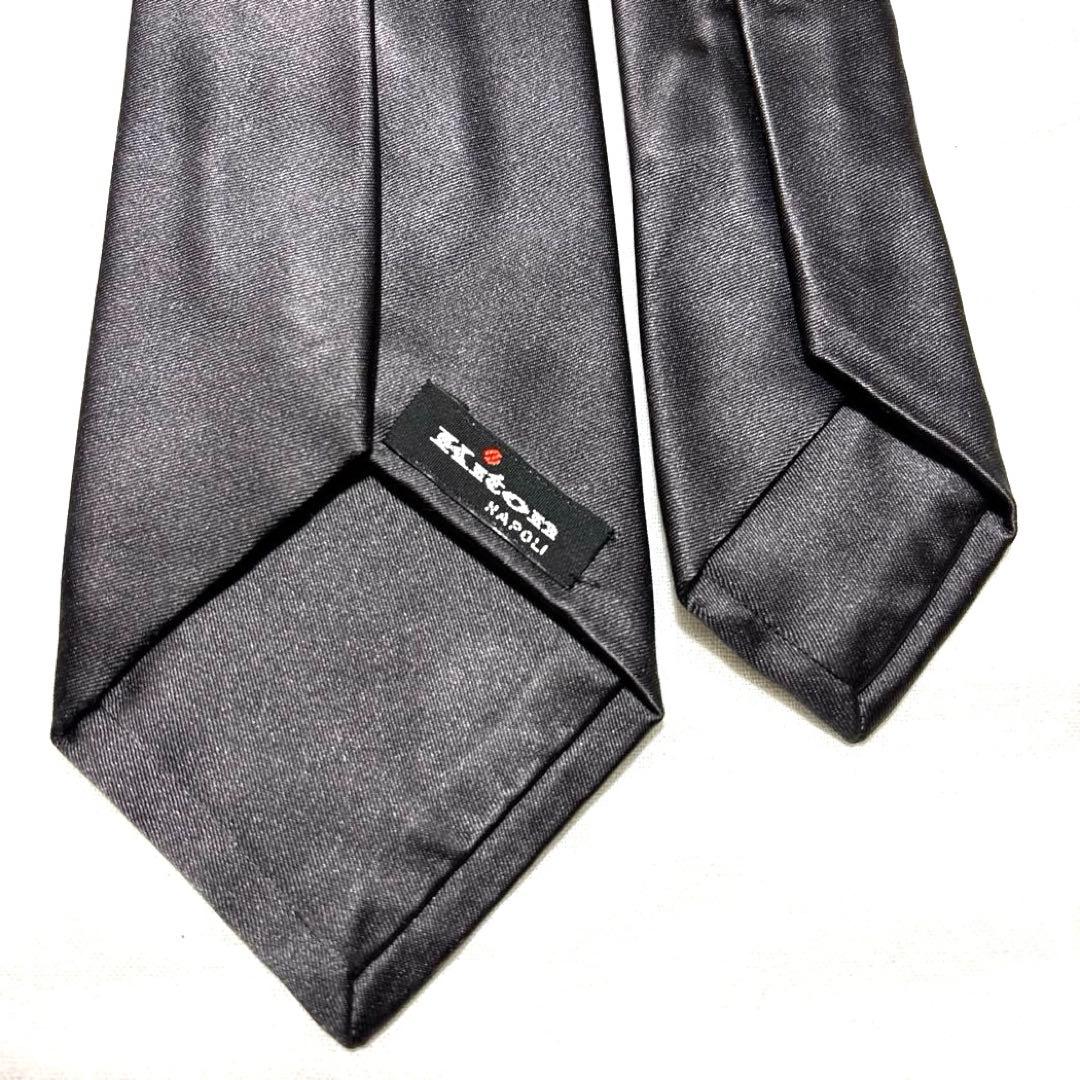 極美品　Kiton キートン　ネクタイ　濃灰　セッテピエゲ　肉厚　光沢