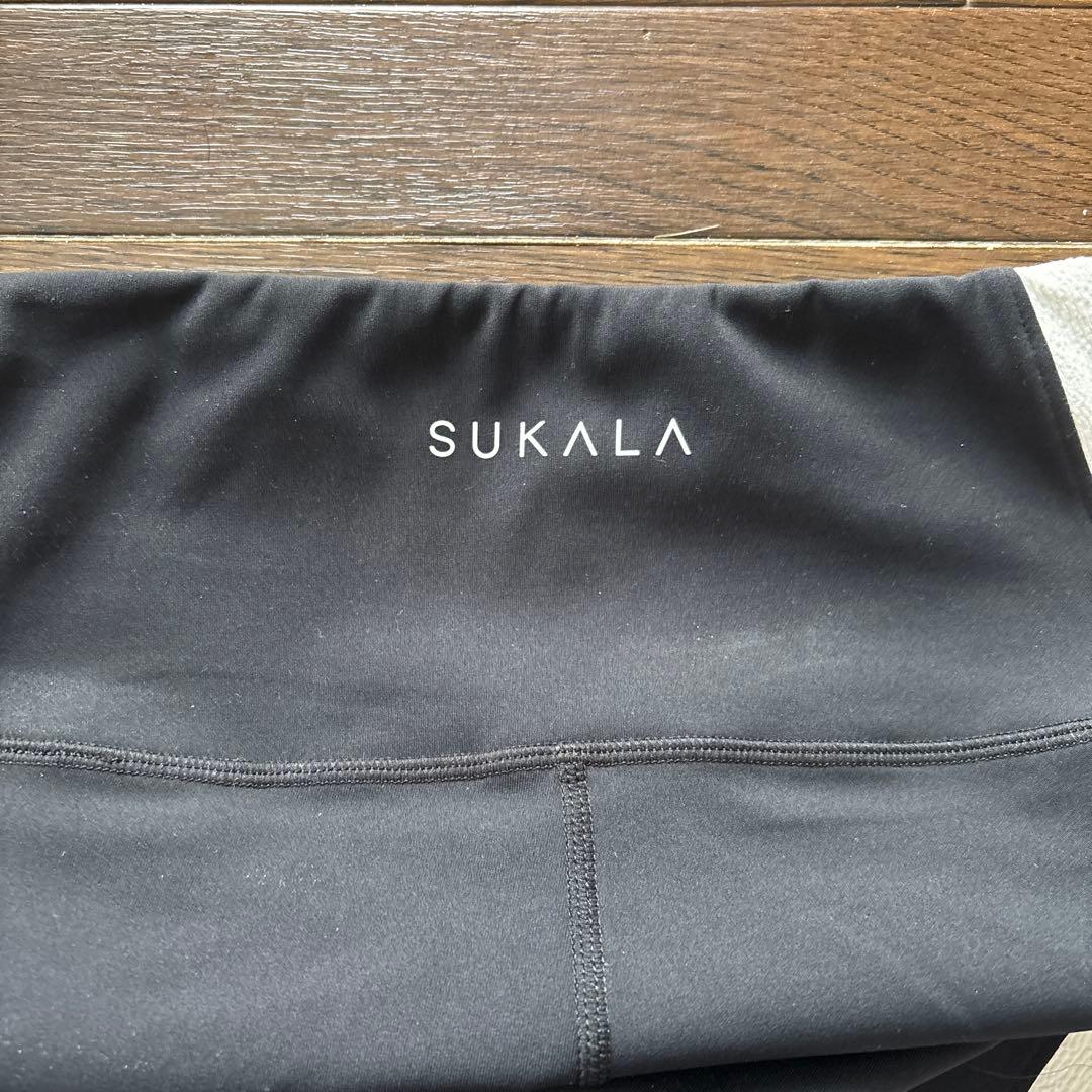 SUKALA バイカラーアシンメトリーレギンス　黒