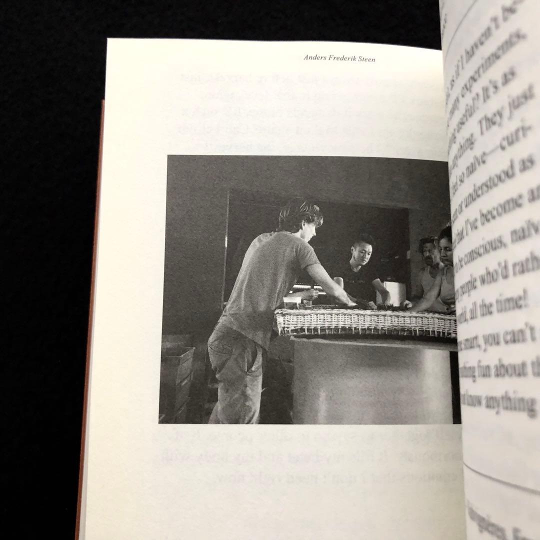 「Poetry Is Growing in Our Garden」ワイン関連本