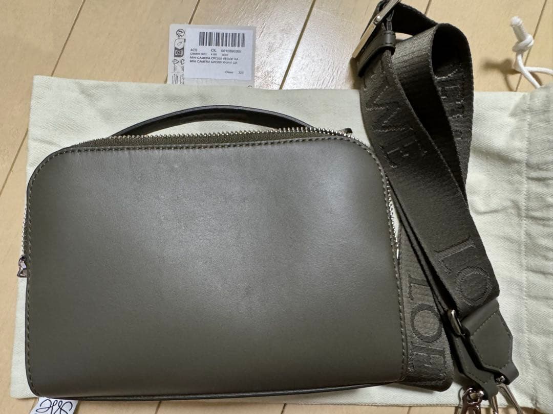 LOEWE クロスボディ カメラバッグ ミニ（サテンカーフ）