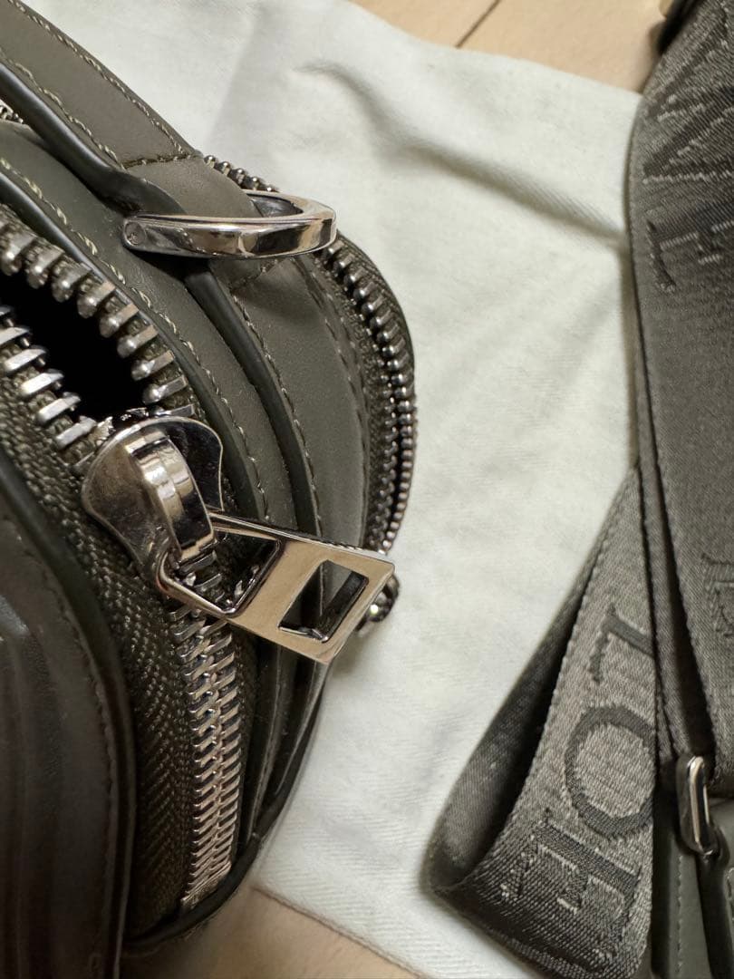 LOEWE クロスボディ カメラバッグ ミニ（サテンカーフ）