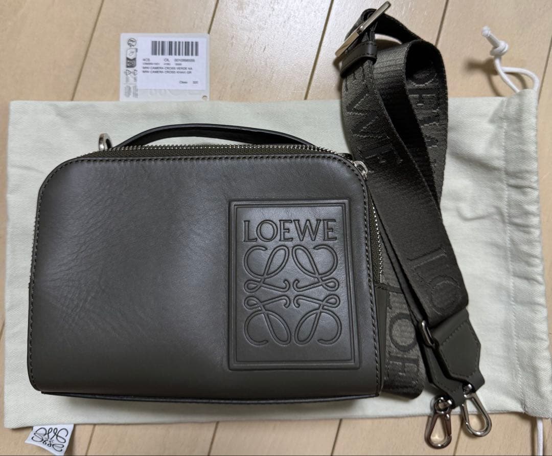 LOEWE クロスボディ カメラバッグ ミニ（サテンカーフ）