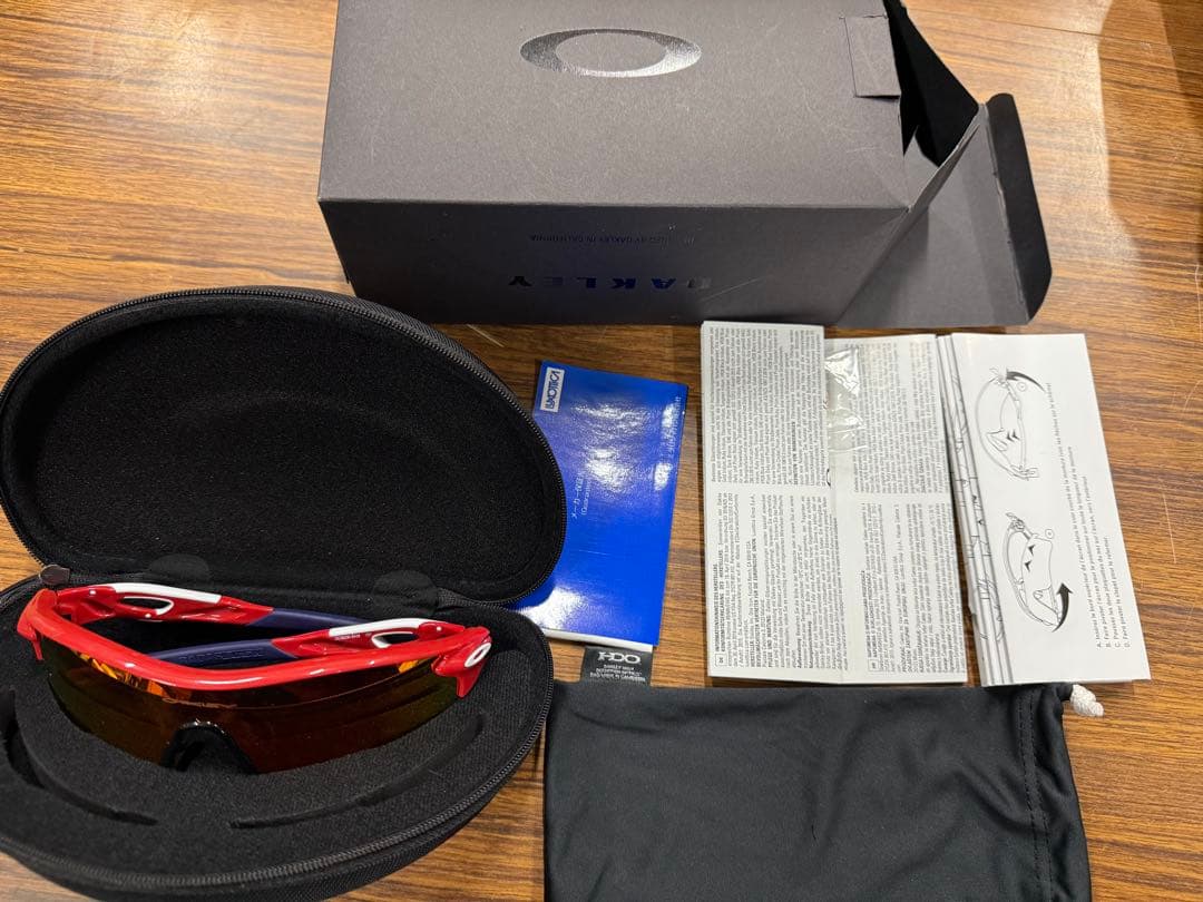 Oakley スポーツサングラス レッド