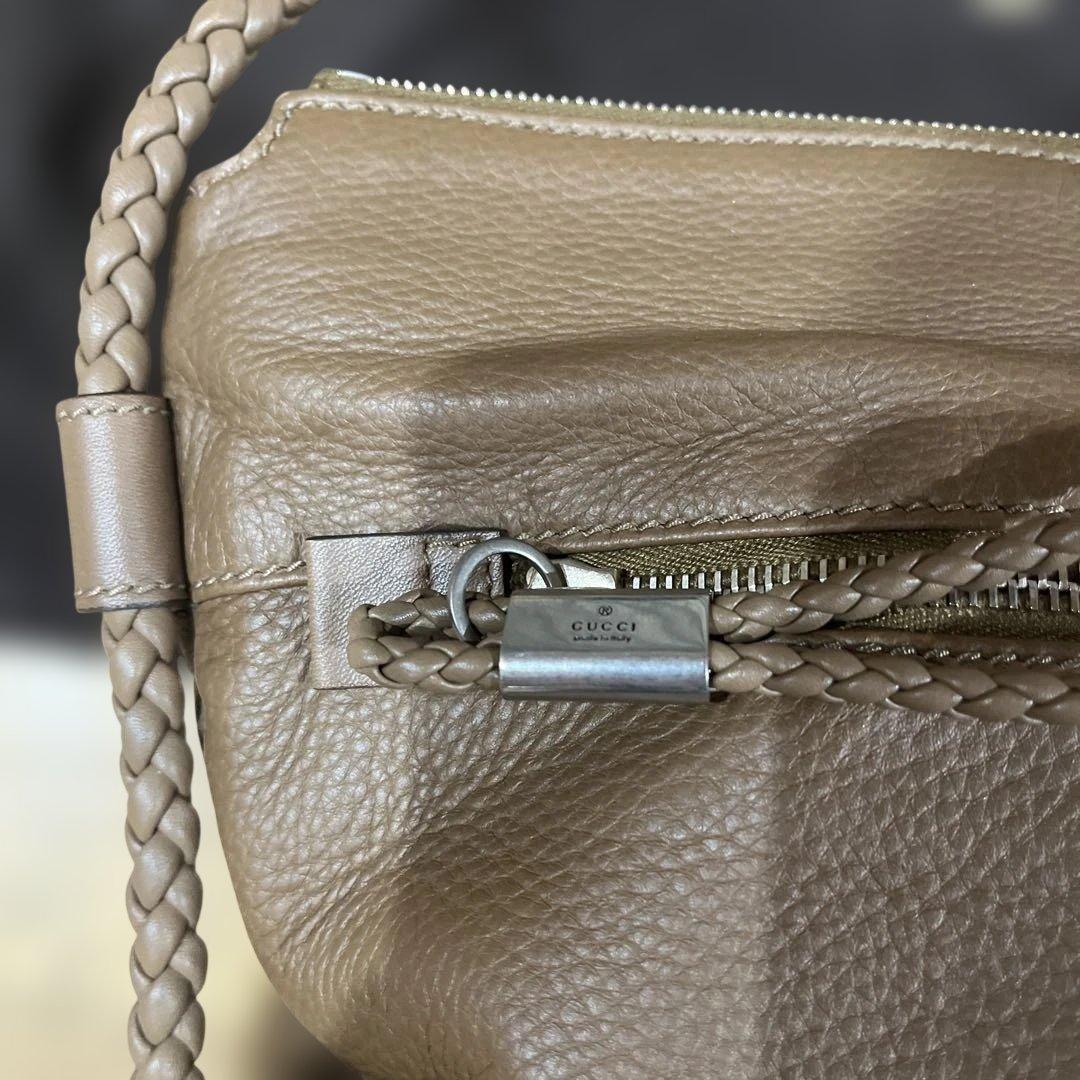 GUCCI インターロッキングブラウンレザー ショルダーバッグ