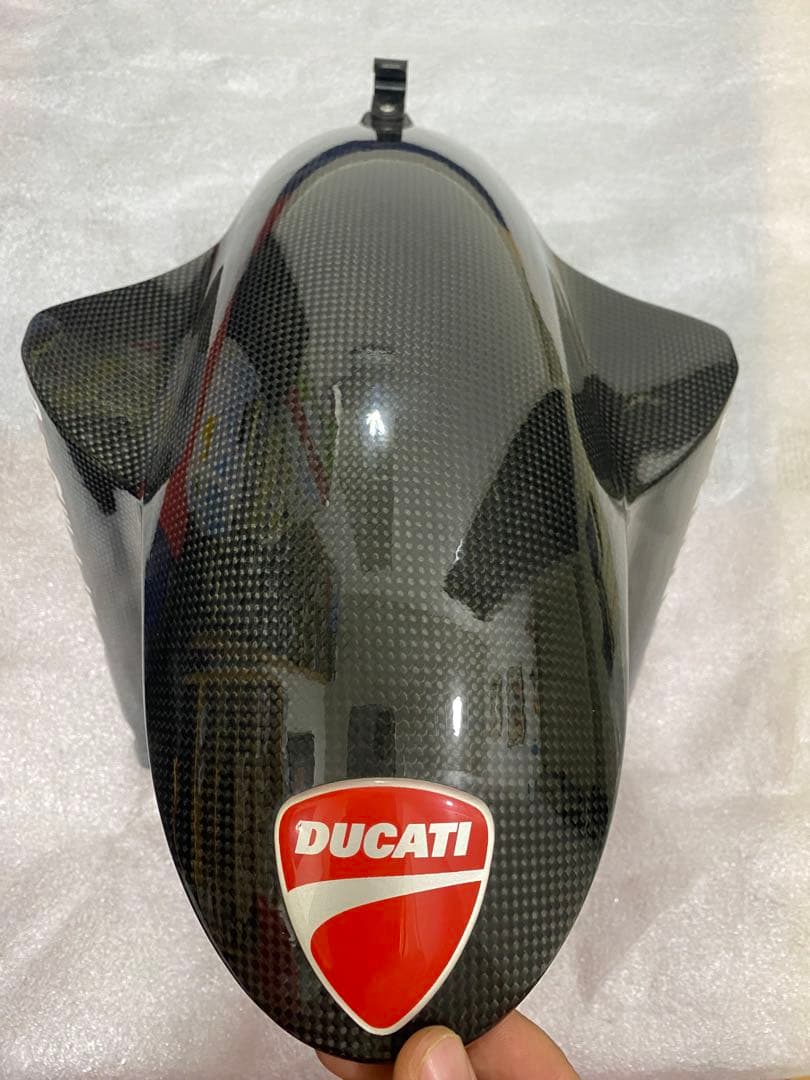 Pirelli カーボンファイバー フロントフェンダー Ducati