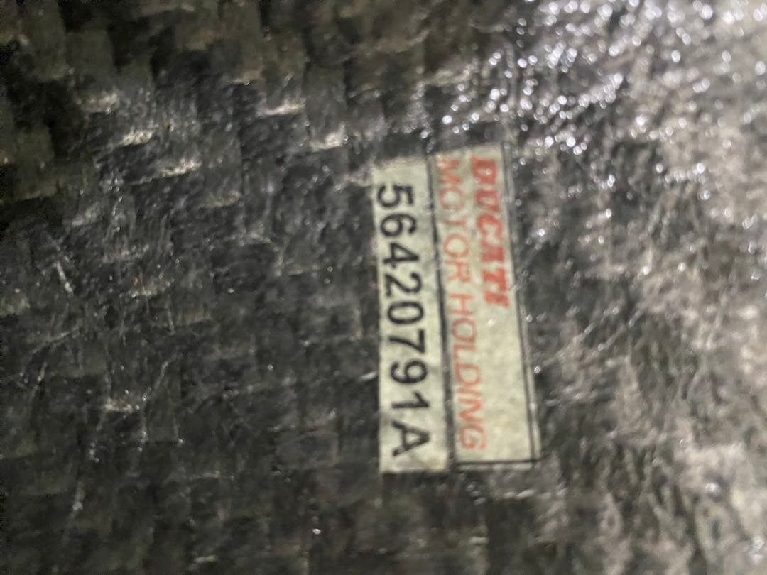 Pirelli カーボンファイバー フロントフェンダー Ducati