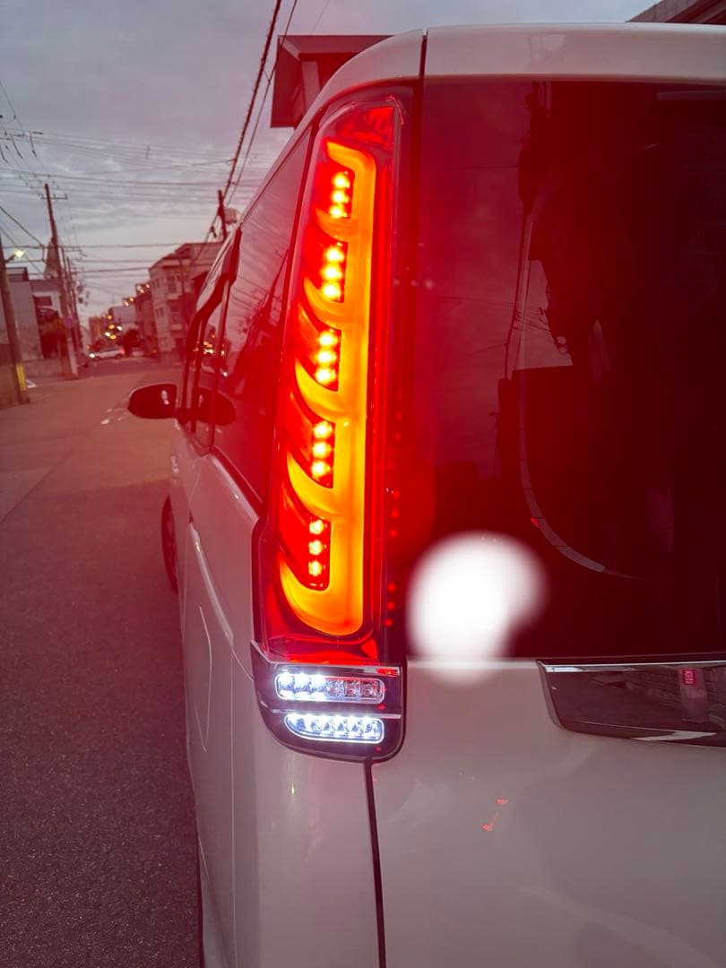 値引き中！※動作確認済み※ METEO ヴォクシー　80系　LEDテールランプ