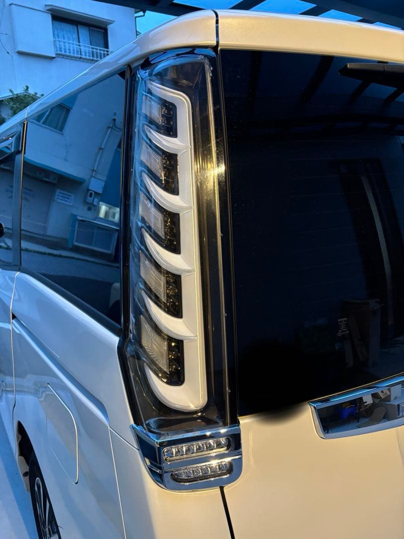 値引き中！※動作確認済み※ METEO ヴォクシー　80系　LEDテールランプ