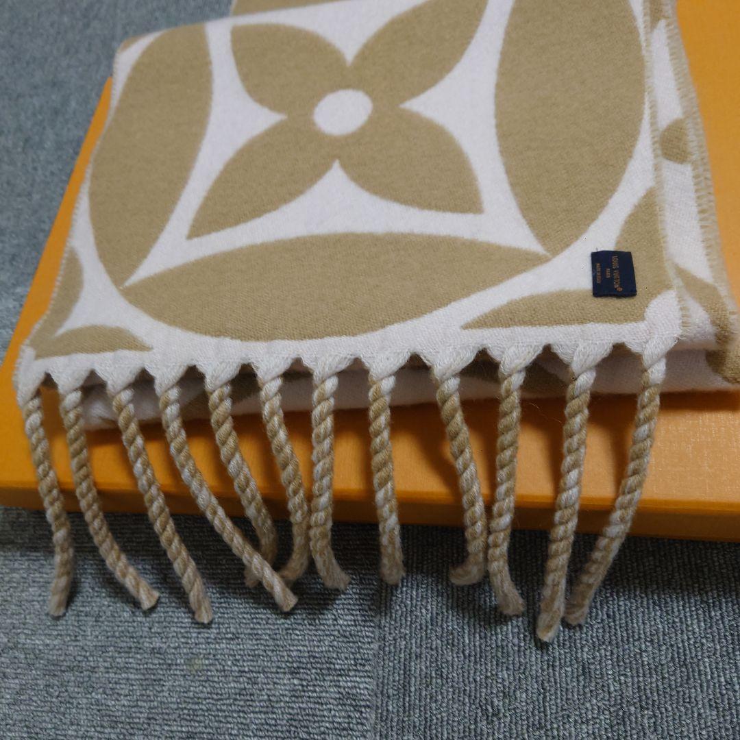 最終値下げ Louis Vuitton メダリオン ロゴマフラー 新品同様