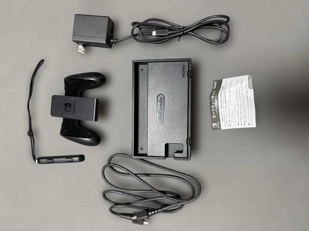 Nintendo Switch 本体 青と赤のジョイコン ガラスフィルム貼付済