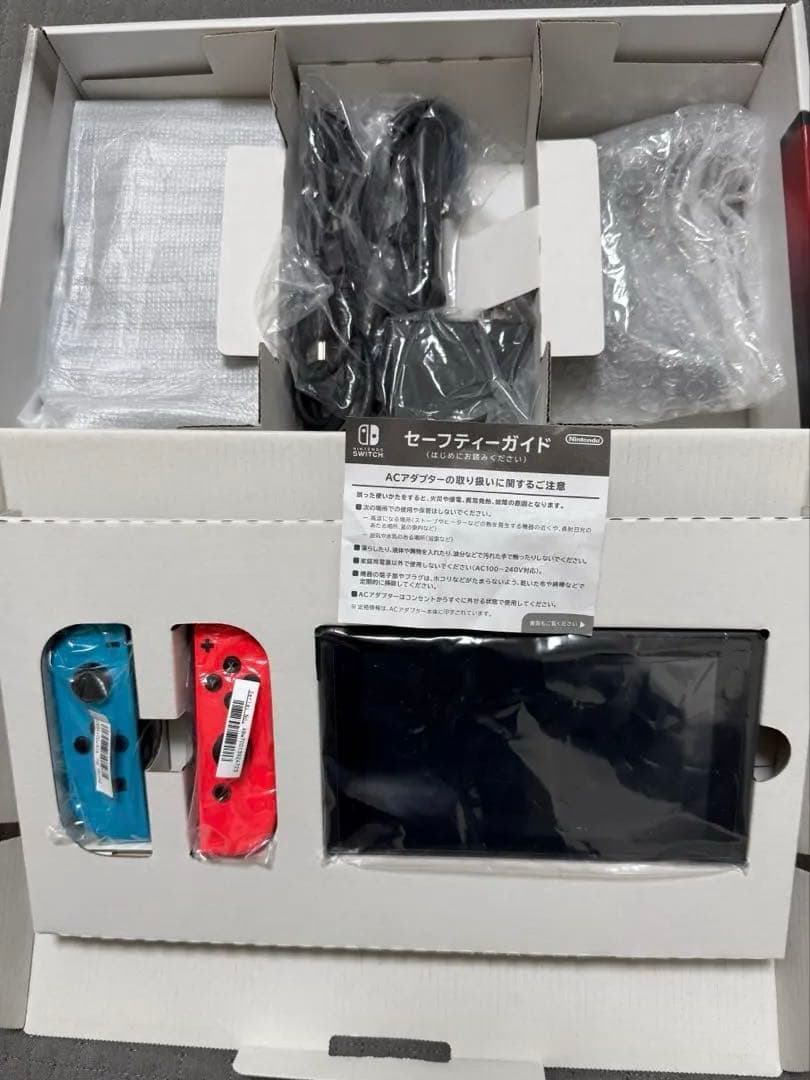 Nintendo Switch 本体 青と赤のジョイコン ガラスフィルム貼付済
