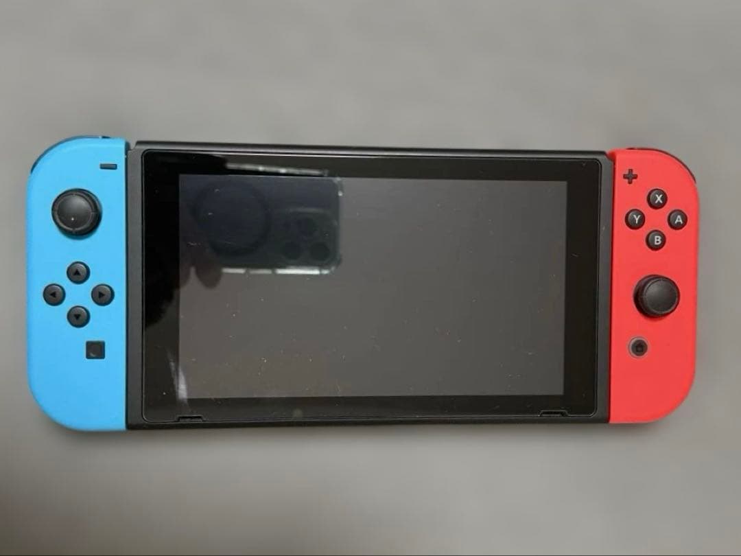 Nintendo Switch 本体 青と赤のジョイコン ガラスフィルム貼付済