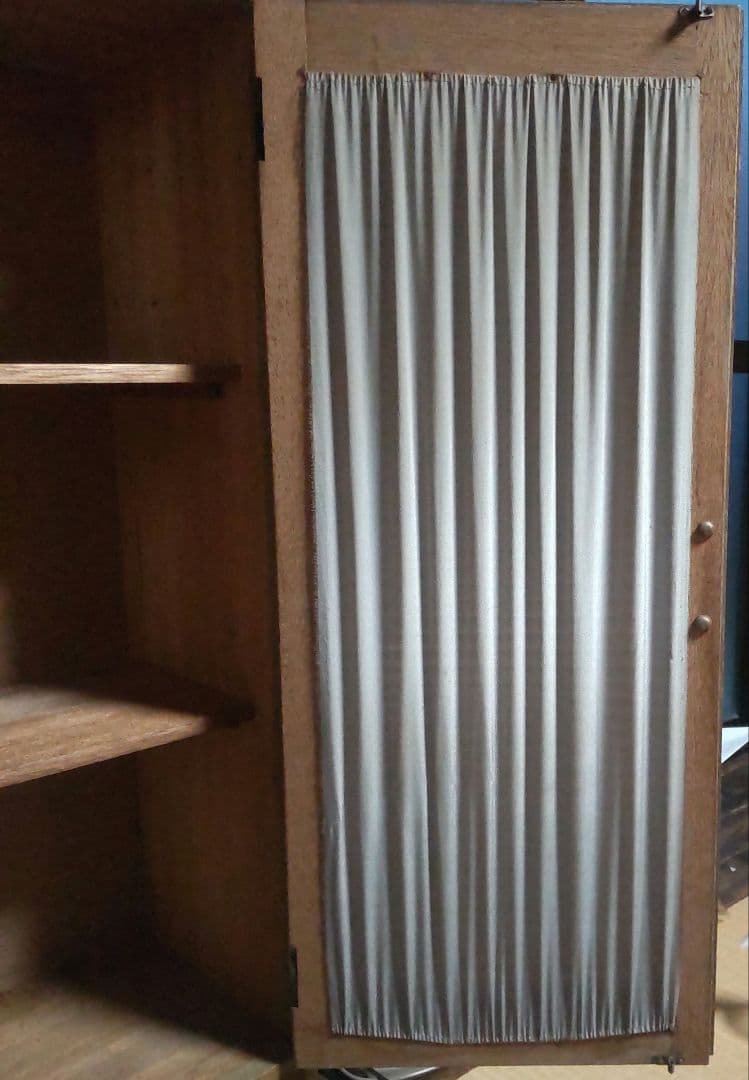 あ*ら様 レトロな木製キャビネット 古い本棚 ガラス扉付き カーテン付き