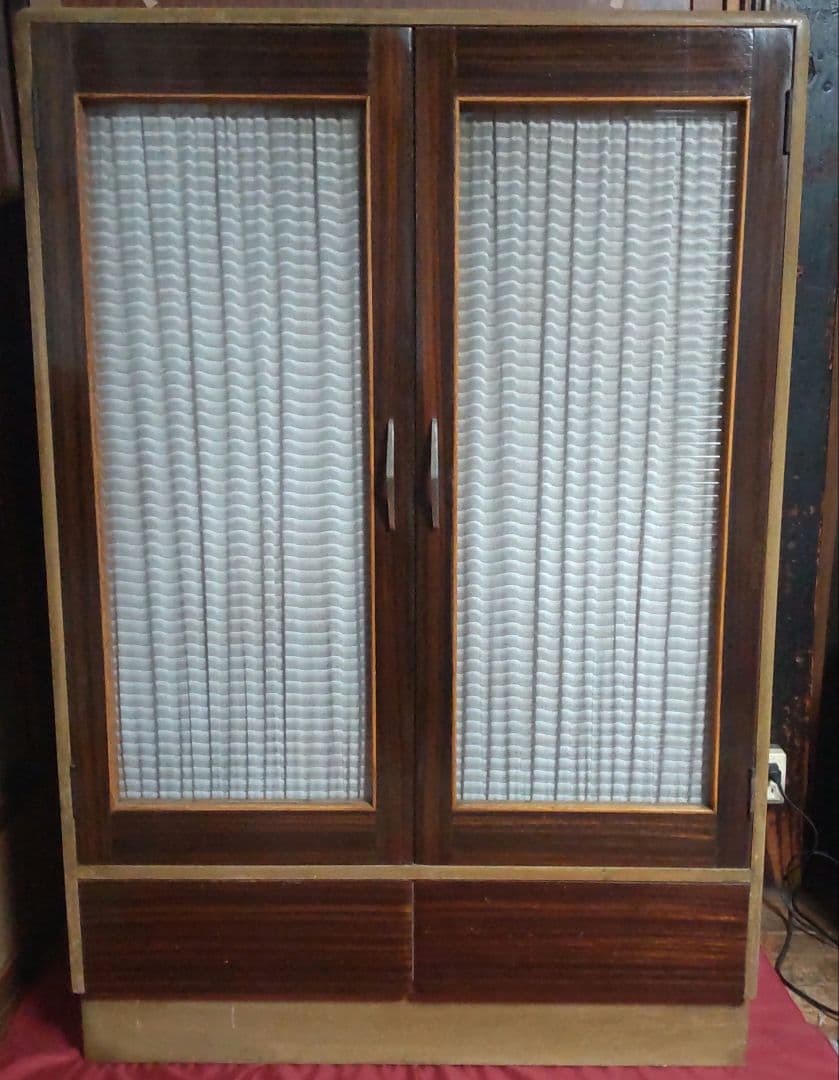 あ*ら様 レトロな木製キャビネット 古い本棚 ガラス扉付き カーテン付き