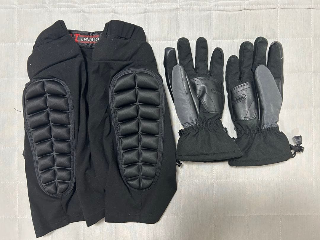 グローブ、おしりパッドおまけ付MOLOCOSTER スノーボードウェア Lサイズ