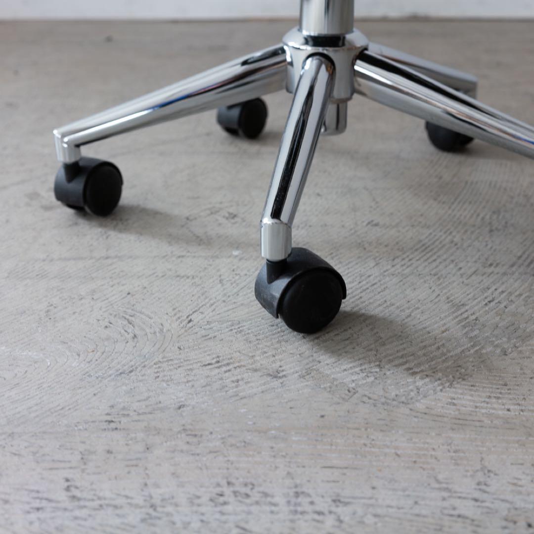 デスクチェア　RKC-301WH 高さ調節可能