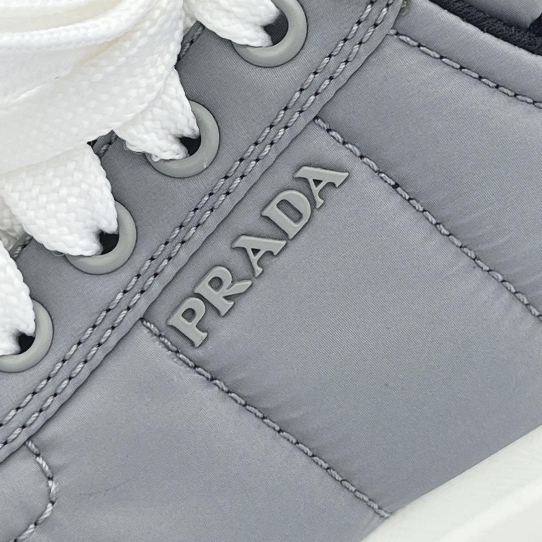 極美品　PRADA グレー　ナイロン スニーカー　36