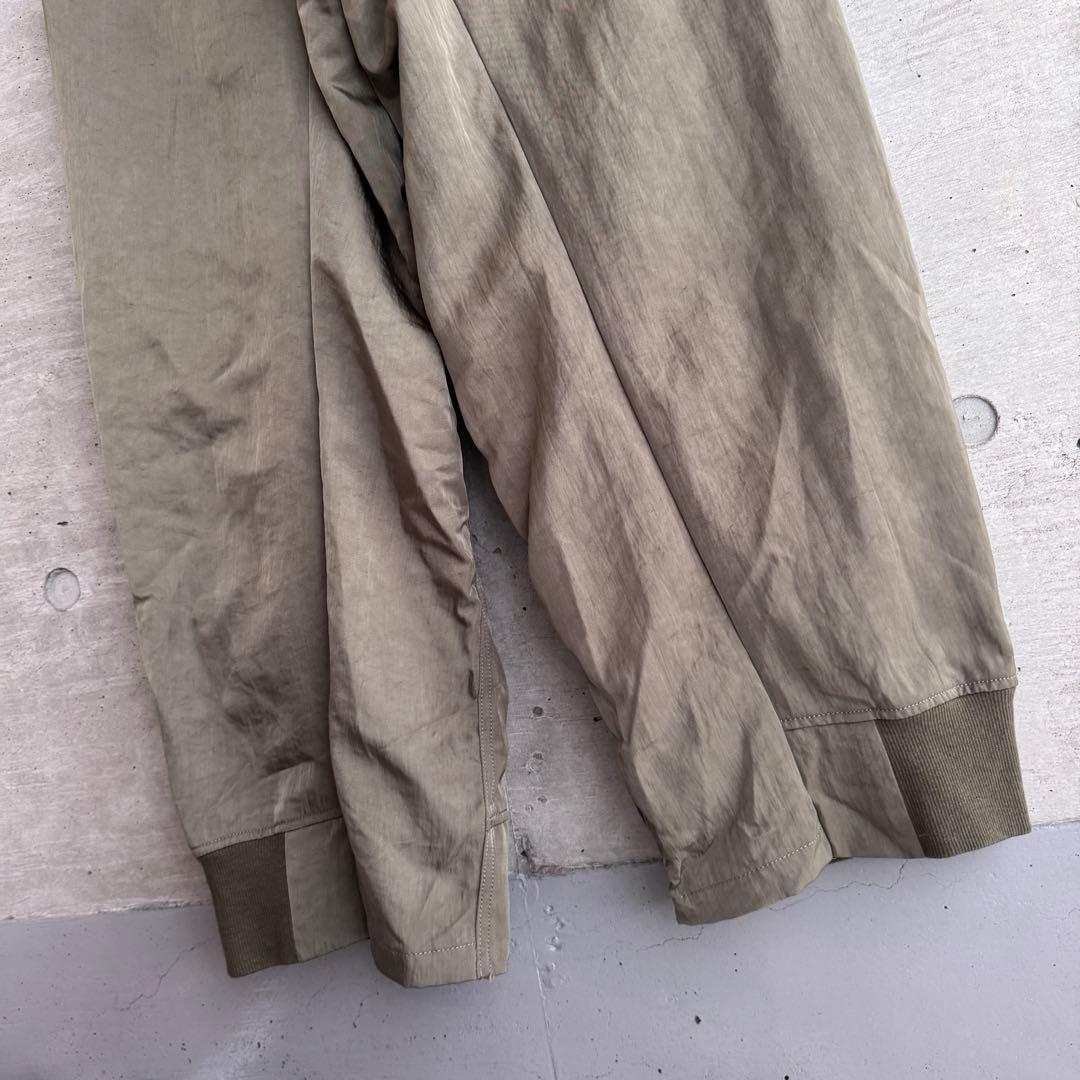 美品 ユリウス カーキ ミリタリー ワイドパンツ ナイロンパンツ サルエルパンツ