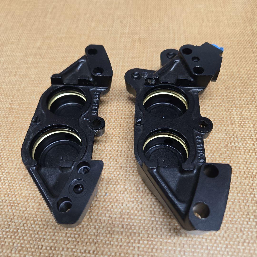 brembo ブレンボキャリパー 40mm 右 ブラック シルバーロゴ