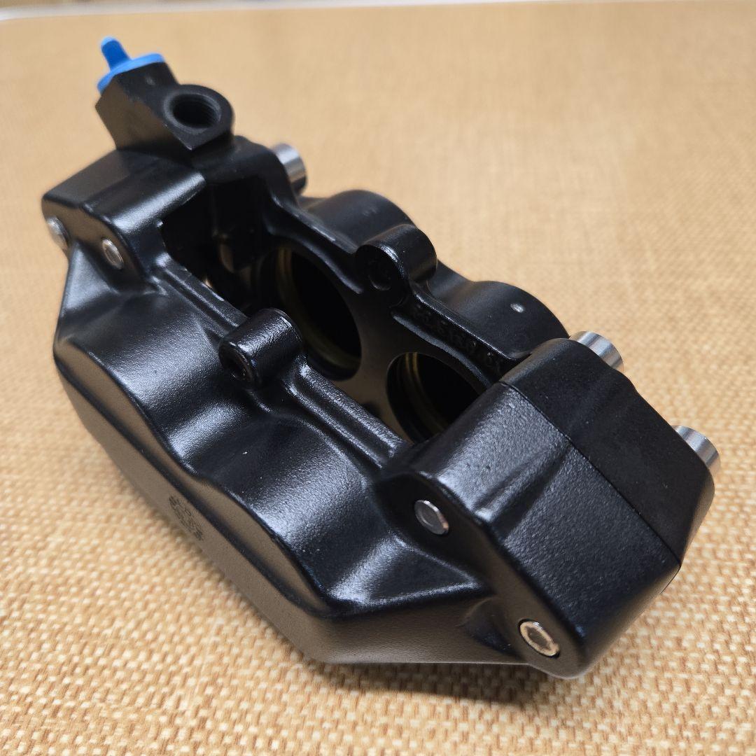 brembo ブレンボキャリパー 40mm 右 ブラック シルバーロゴ