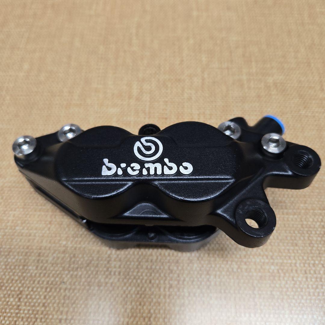 brembo ブレンボキャリパー 40mm 右 ブラック シルバーロゴ