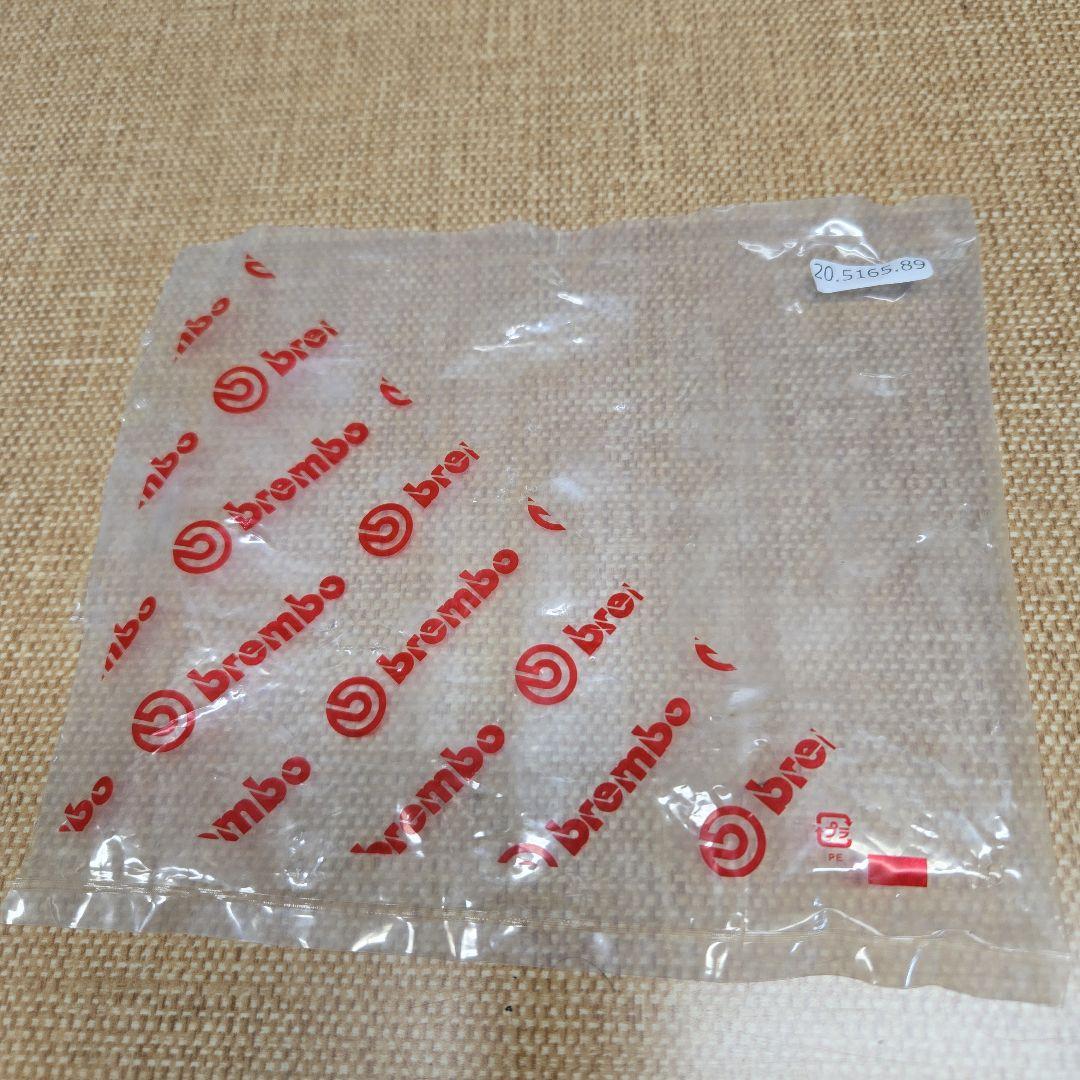 brembo ブレンボキャリパー 40mm 右 ブラック シルバーロゴ