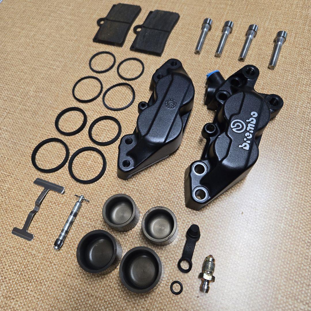 brembo ブレンボキャリパー 40mm 右 ブラック シルバーロゴ