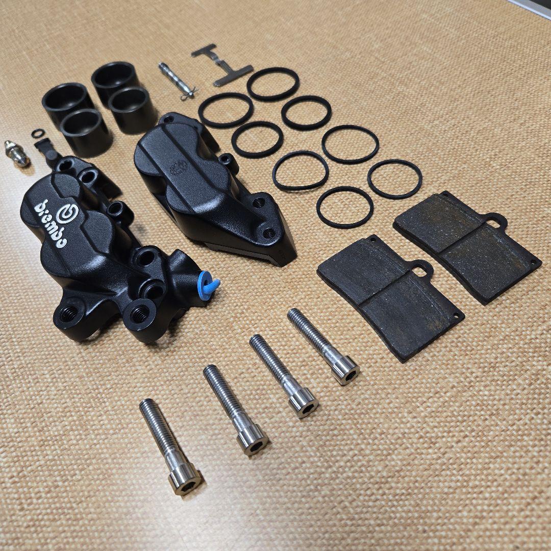 brembo ブレンボキャリパー 40mm 右 ブラック シルバーロゴ