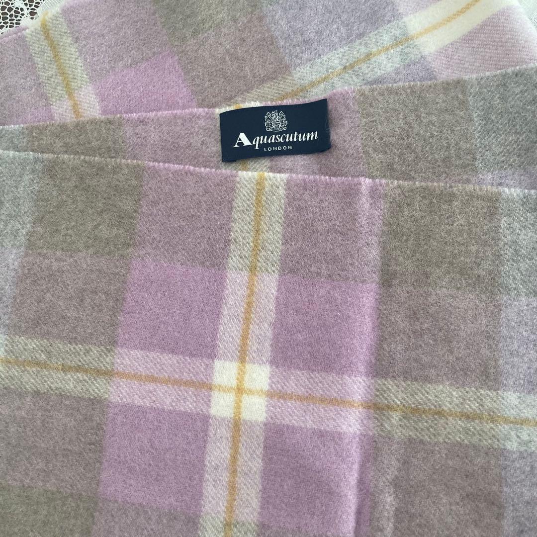 【新品】アクアスキュータム チェック柄マフラー ピンク グレー/パープル