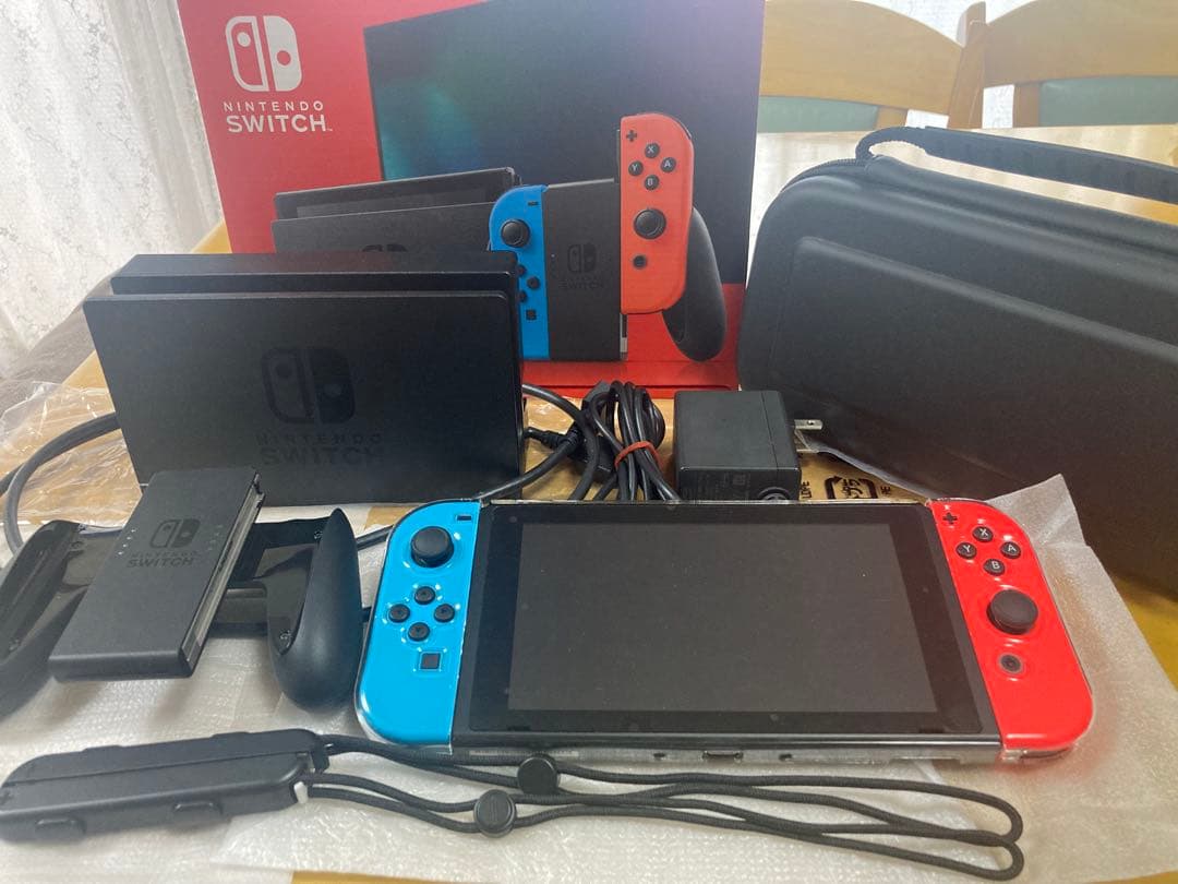 【美品】Nintendo Switch 箱付属品付き　動作確認済