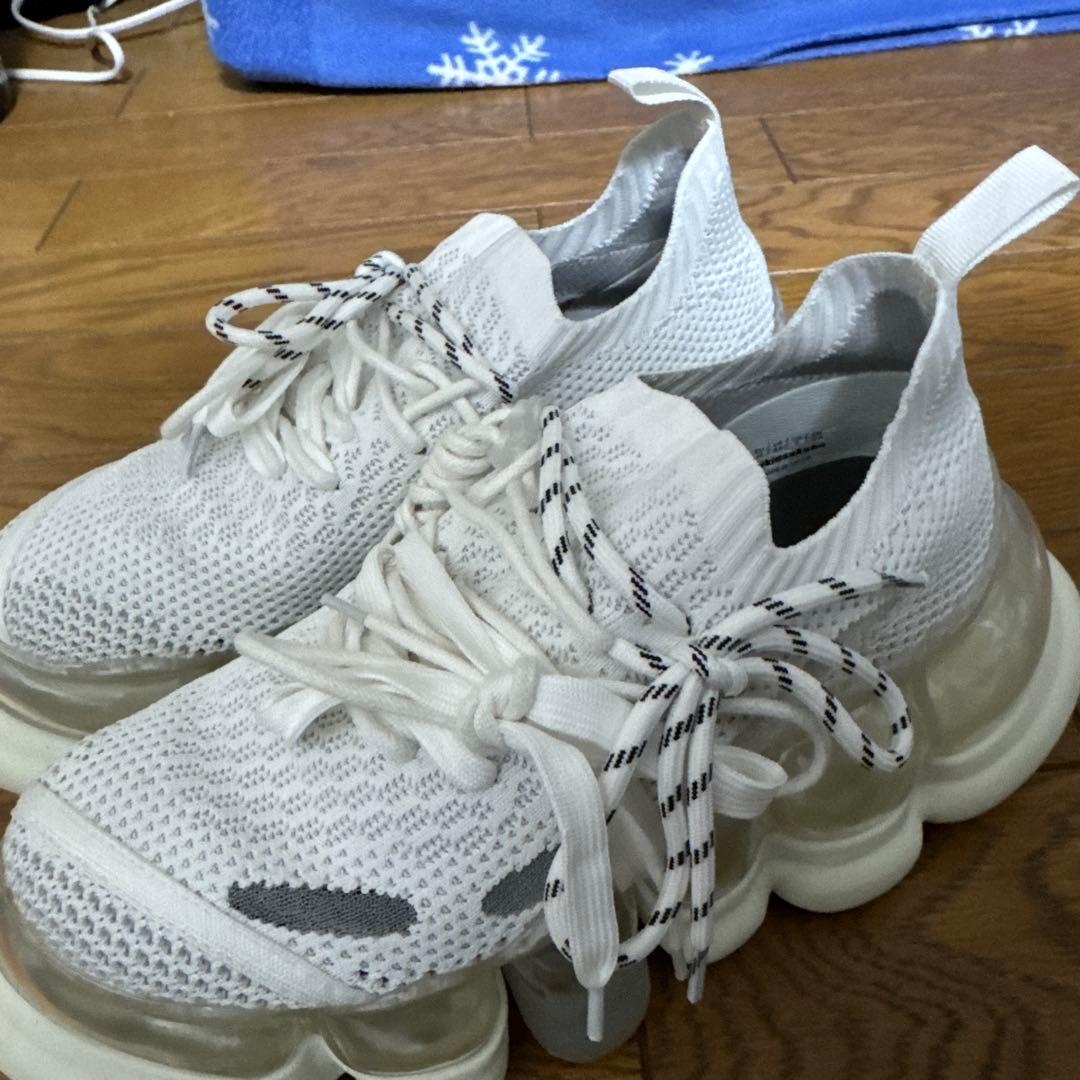 ミキオサカベ　スニーカー