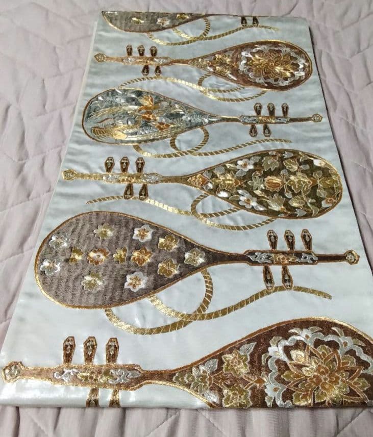 楽器琵琶と花の刺繍 袋帯