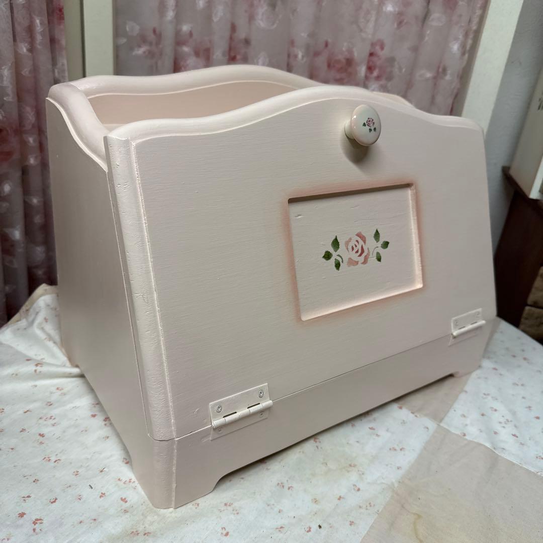 【限定特価)マニーローズ取手と薔薇ステンシルの ブレッドボックスピンク　パイン材