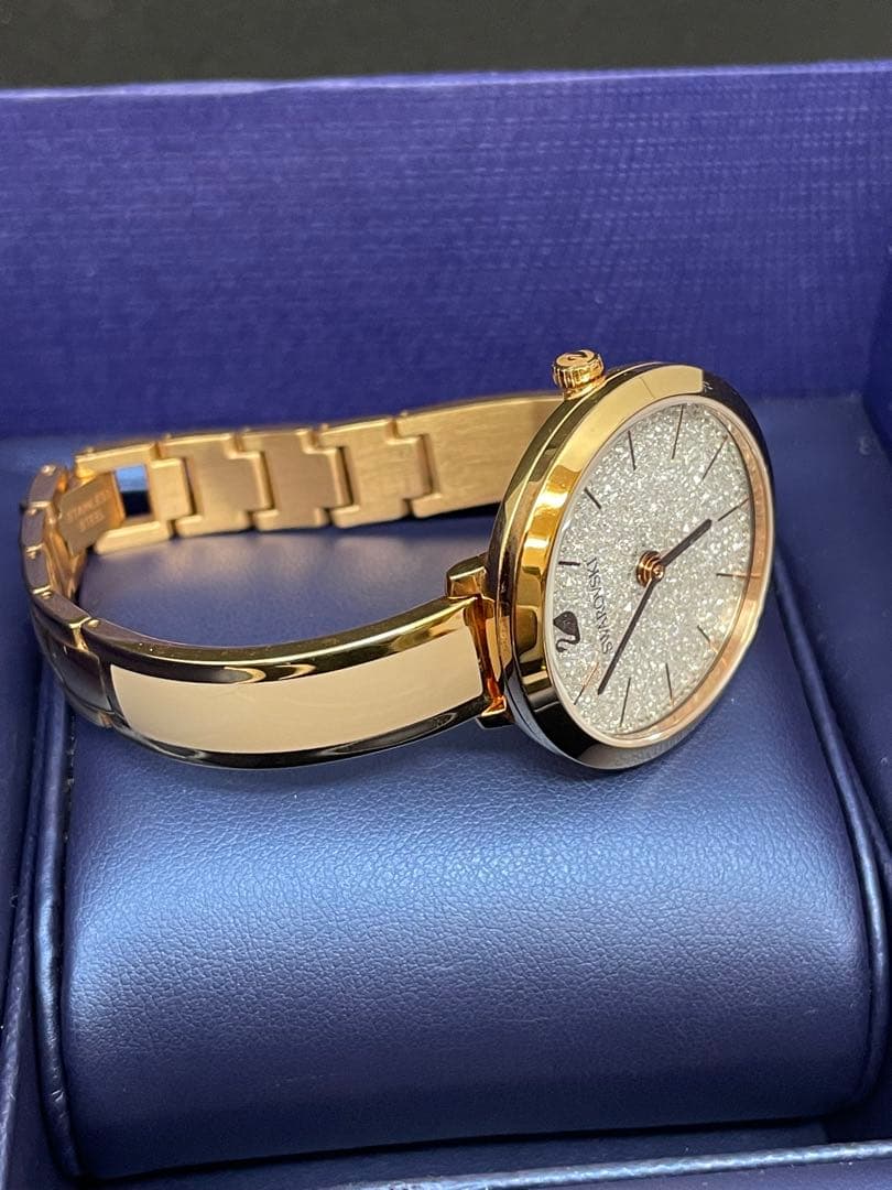 SWAROVSKI 腕時計 ゴールド　スワロフスキー ウォッチ箱付き　コマ　稼働