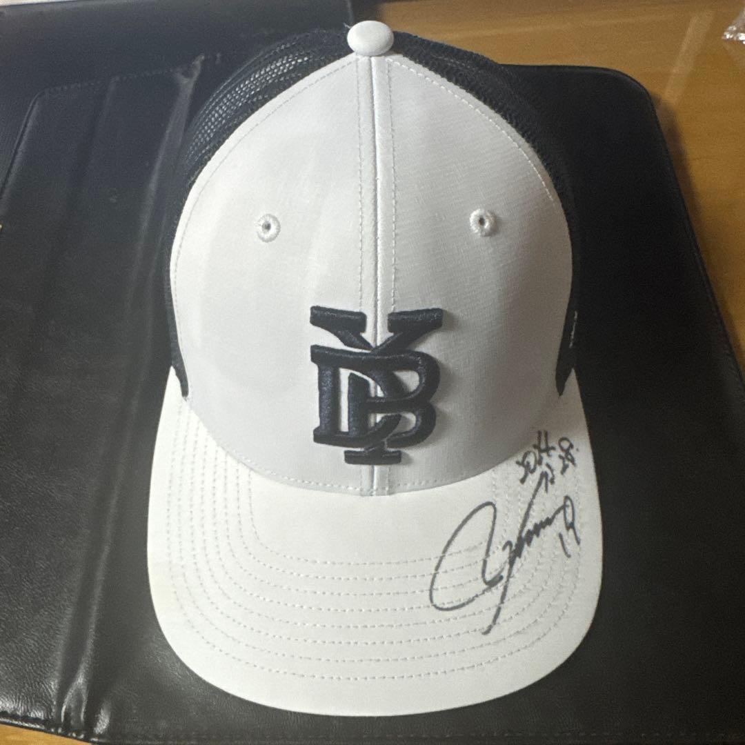 山崎康明選手　サイン入りキャップ