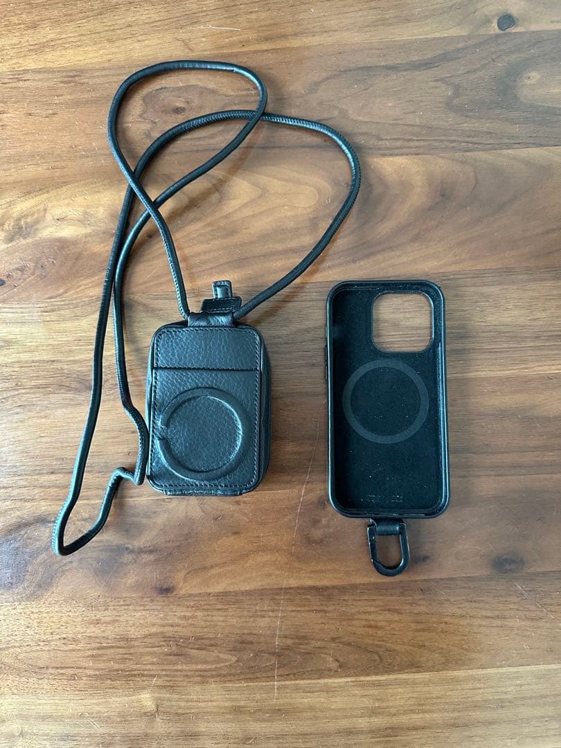 objcts.io ブラック レザー ストラップ付きiPhoneケース