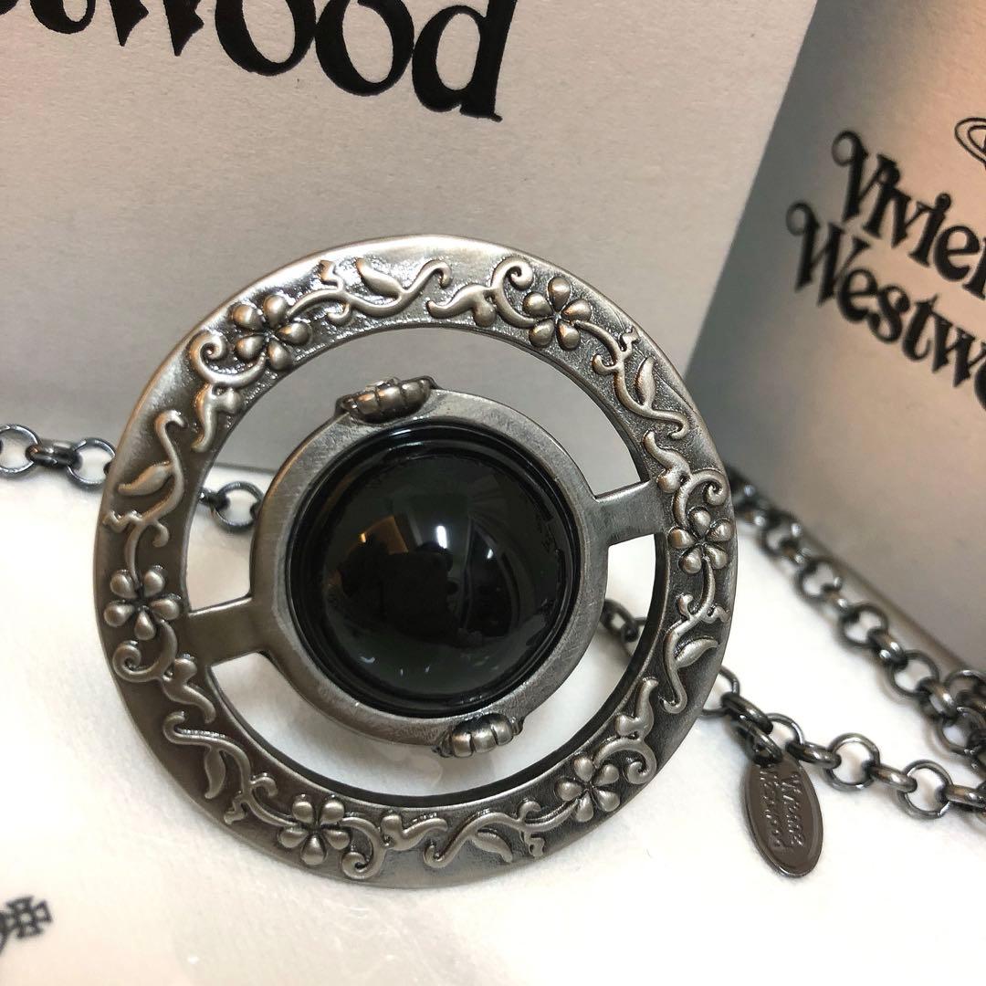 VivienneWestwood 花刻印モチーフのネックレス